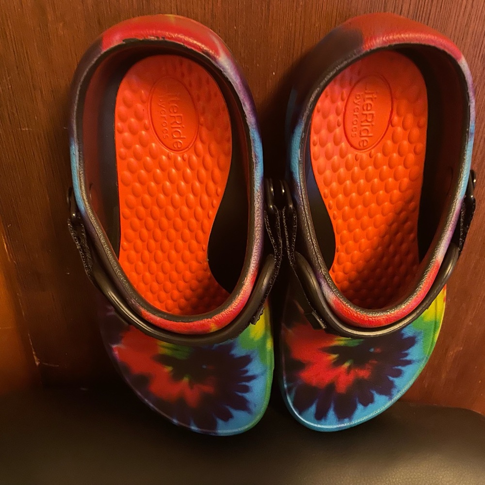 Crocs Bisrto Pro LiterRide Graphic Clog. Mutli-color. Women size 9. Men size 7.